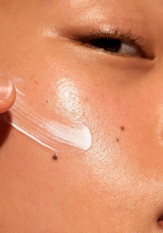 Skin Defence Multi- Protection Light Essence SPF 50 PA +++
